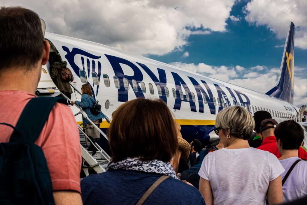 ryanair junior cabin crew salaries